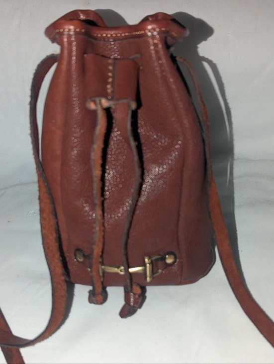 tory leather co Handbags - Vintage Tory Leather Co. Brown Leather Drawstring Crossbody Bucket Bag